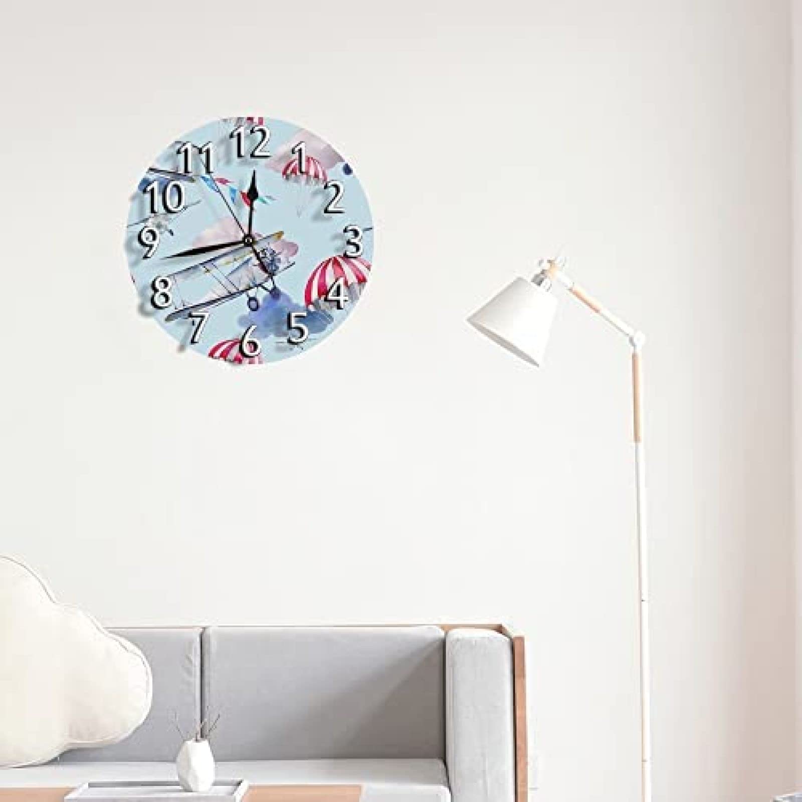 Amazon.co.jp: 漫画飛行機壁掛け時計非カチカチ、航空旗ガーランド雲